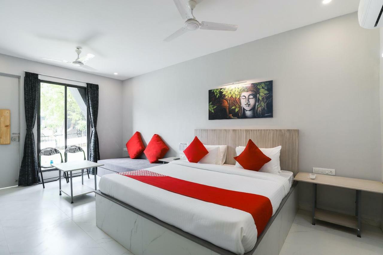 Oyo 48991 Serene Cottages And Resorts Vadodara Exterior photo